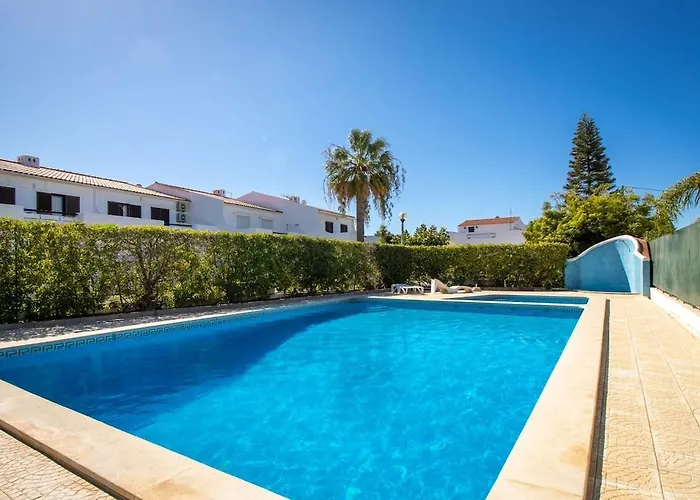 Casa de Férias Casa Sauchi Mit Gemeinschaftspool - Neu Renoviert Albufeira