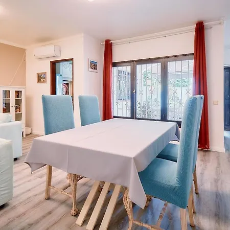 Hébergement de vacances Casa Sauchi Mit Gemeinschaftspool - Neu Renoviert Albufeira
